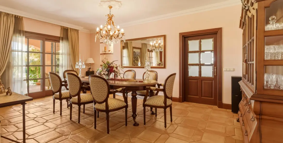 Sale of detached villa in Guadalmina Alta 9