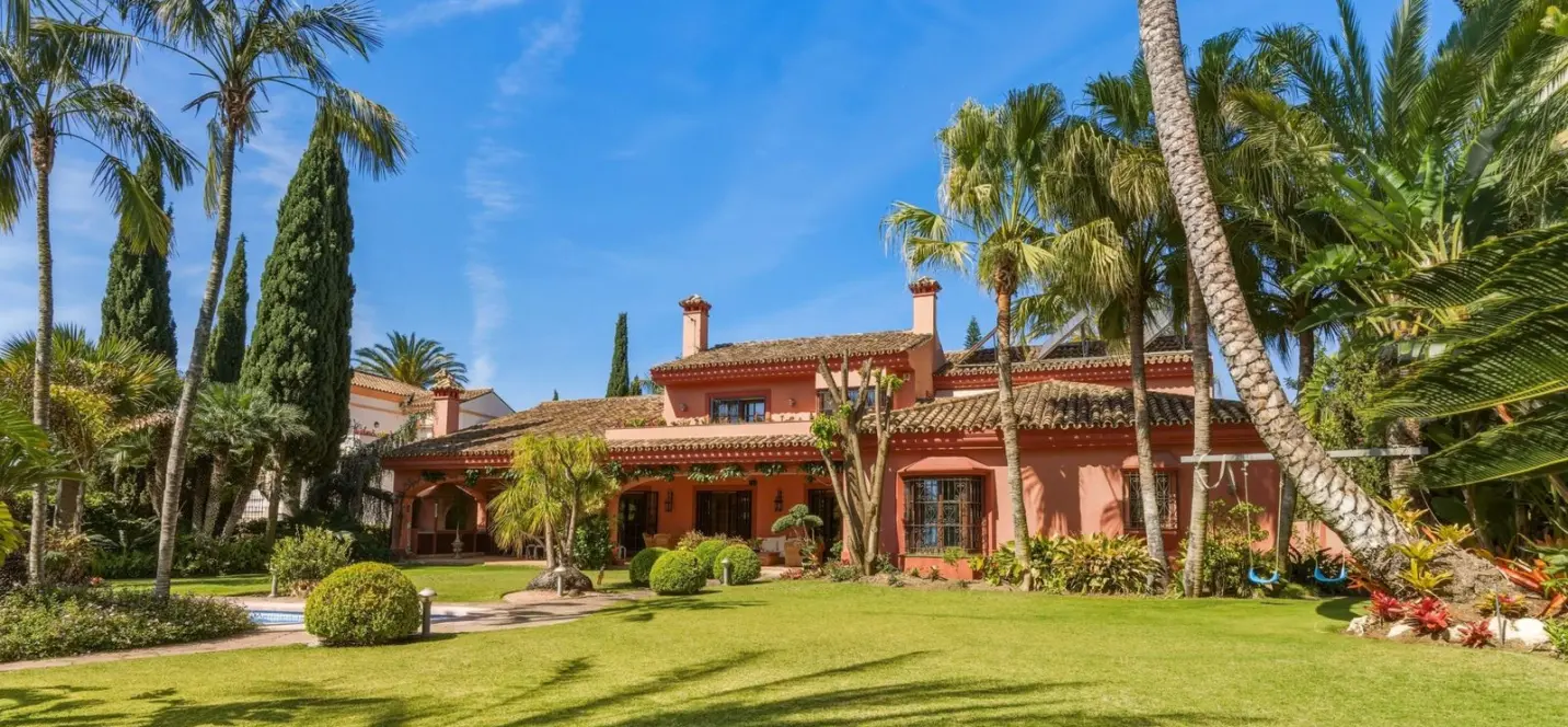 Sale of detached villa in Guadalmina Alta 0