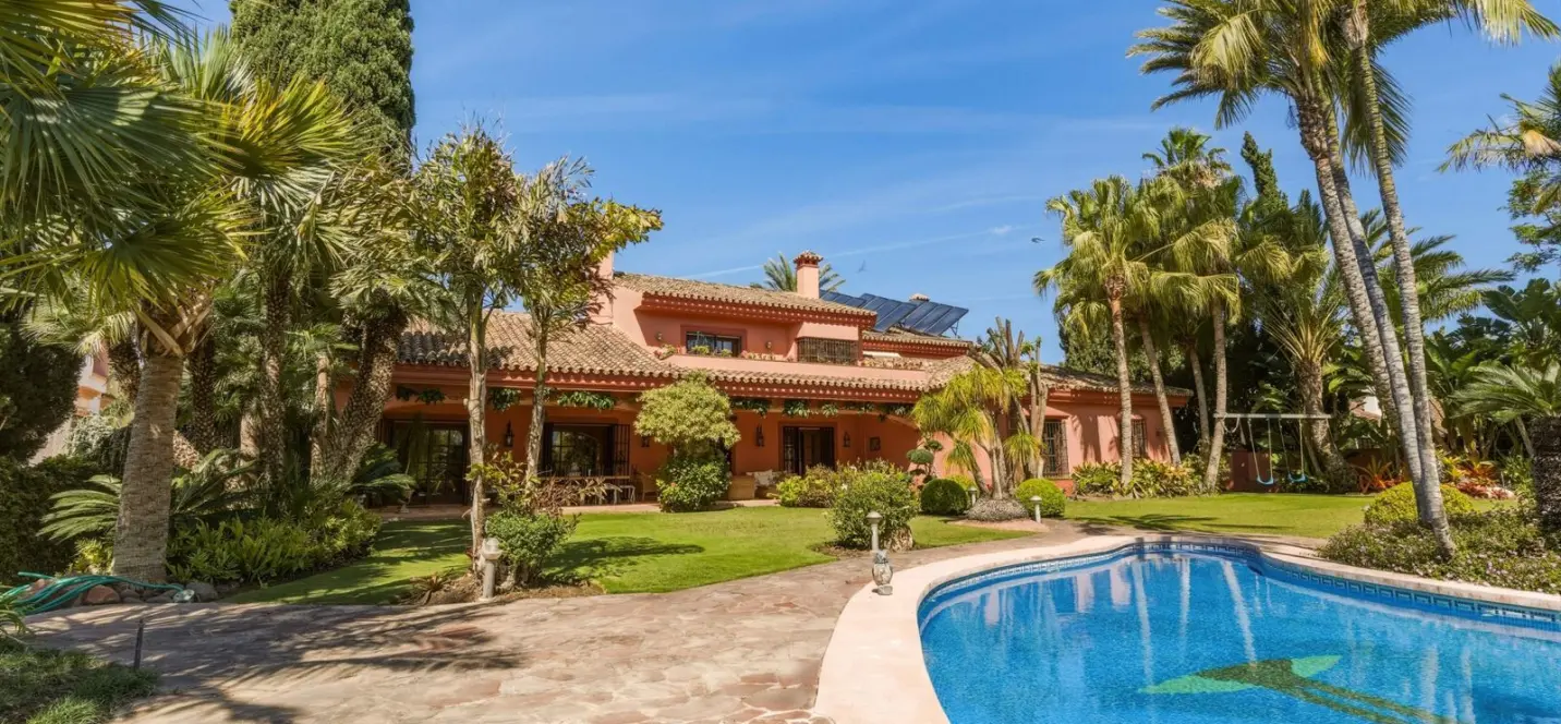 Sale of detached villa in Guadalmina Alta 1