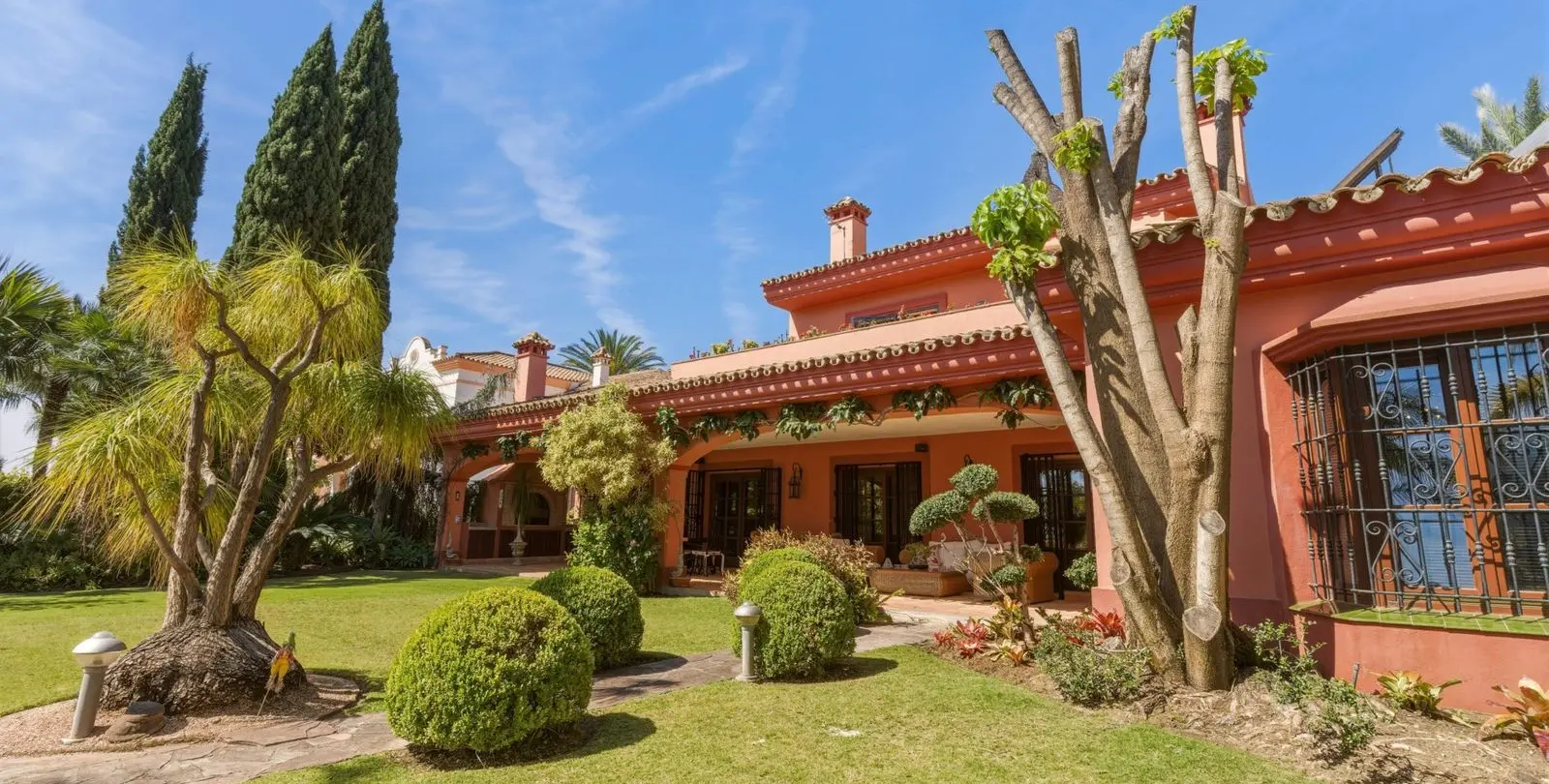 Sale of detached villa in Guadalmina Alta 3