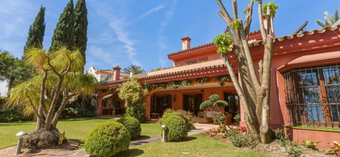 Sale of detached villa in Guadalmina Alta 2