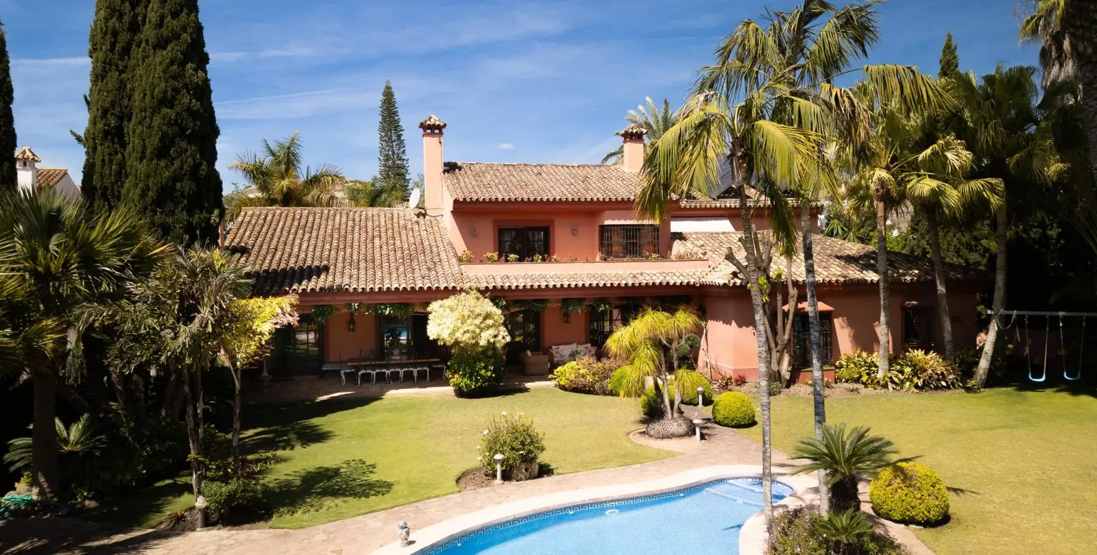 Sale of detached villa in Guadalmina Alta 4