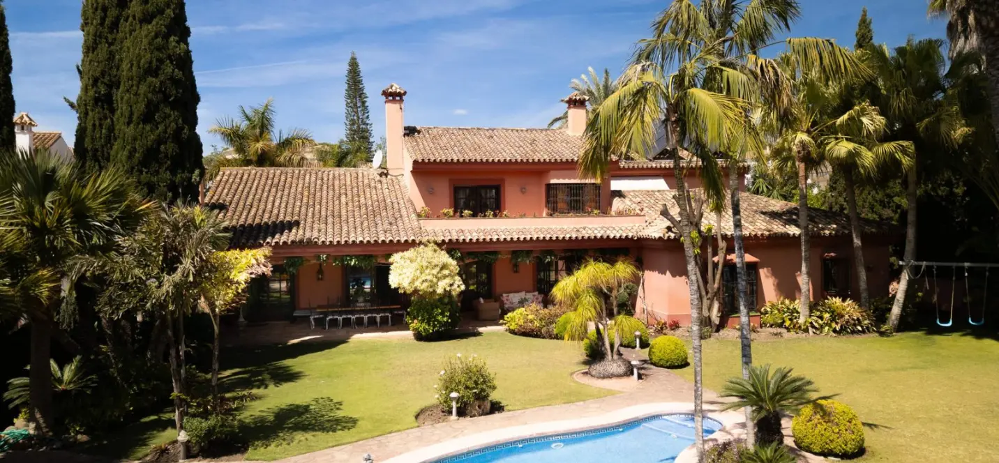 Sale of detached villa in Guadalmina Alta 3