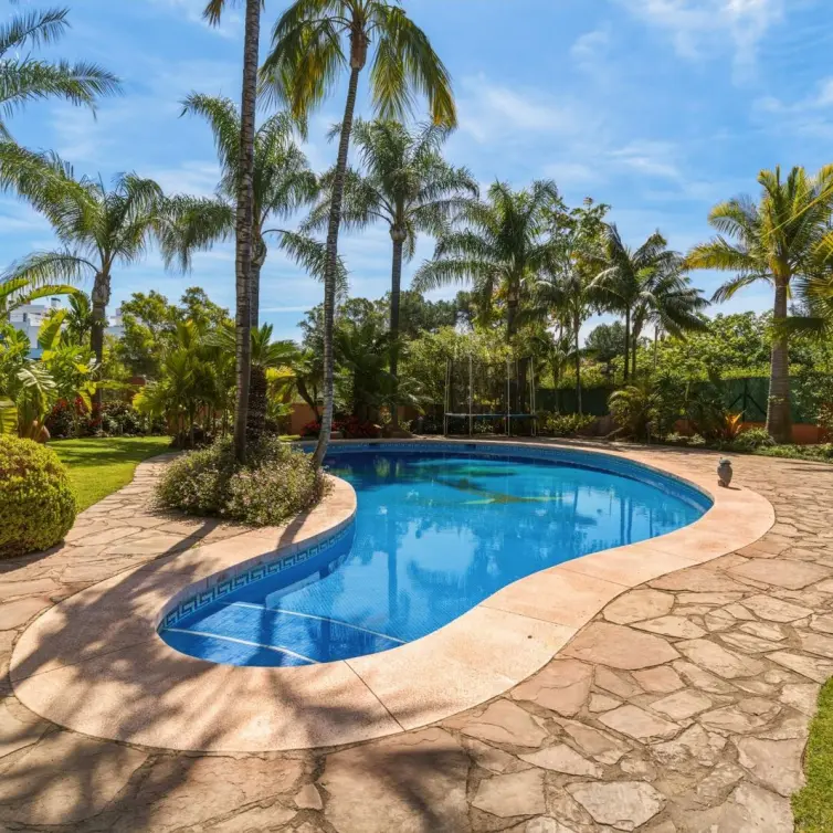 Sale of detached villa in Guadalmina Alta