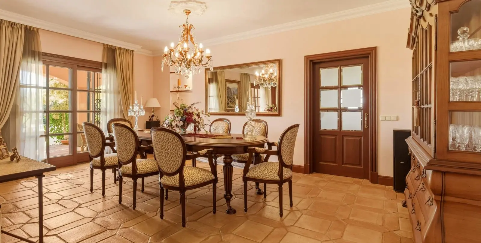 Sale of detached villa in Guadalmina Alta 9