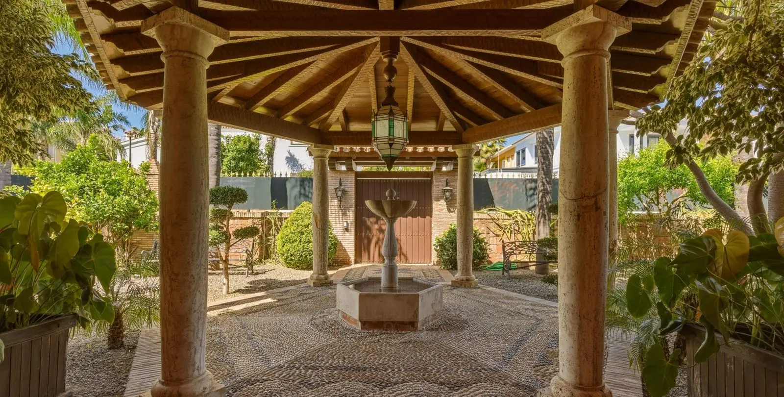 Sale of detached villa in Guadalmina Alta 11