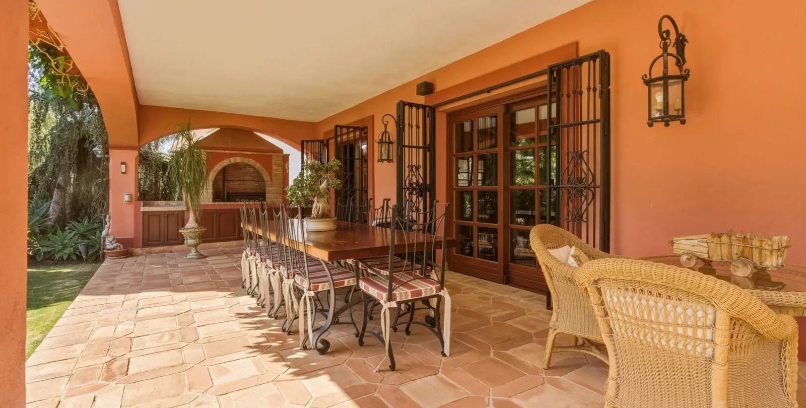 Sale of detached villa in Guadalmina Alta 12