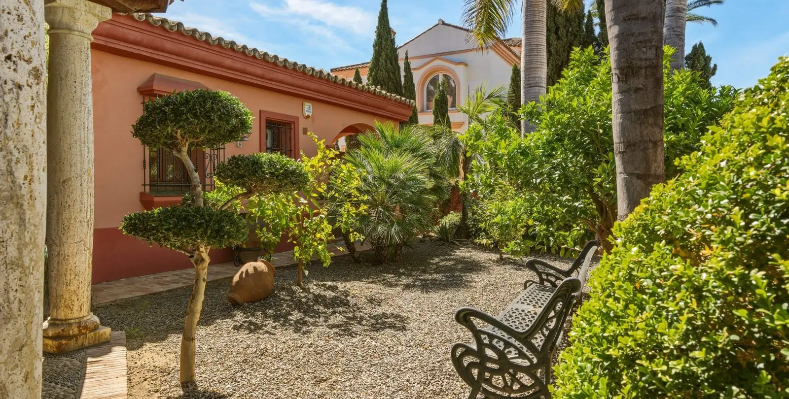 Sale of detached villa in Guadalmina Alta 13