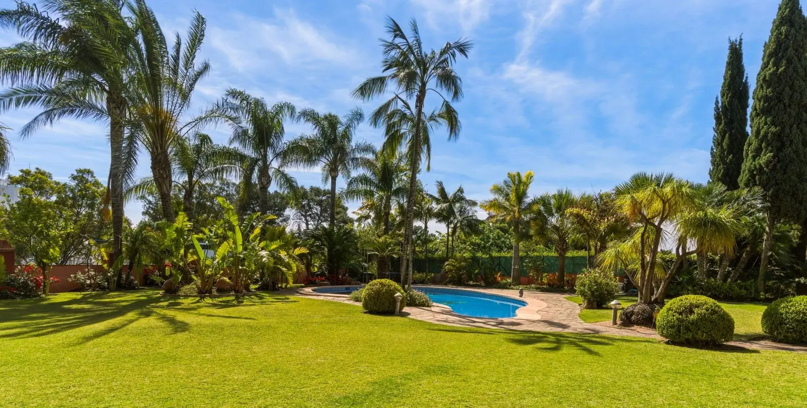 Sale of detached villa in Guadalmina Alta 14