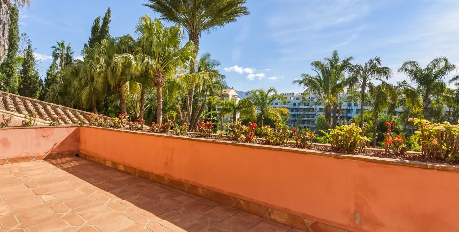 Sale of detached villa in Guadalmina Alta 22