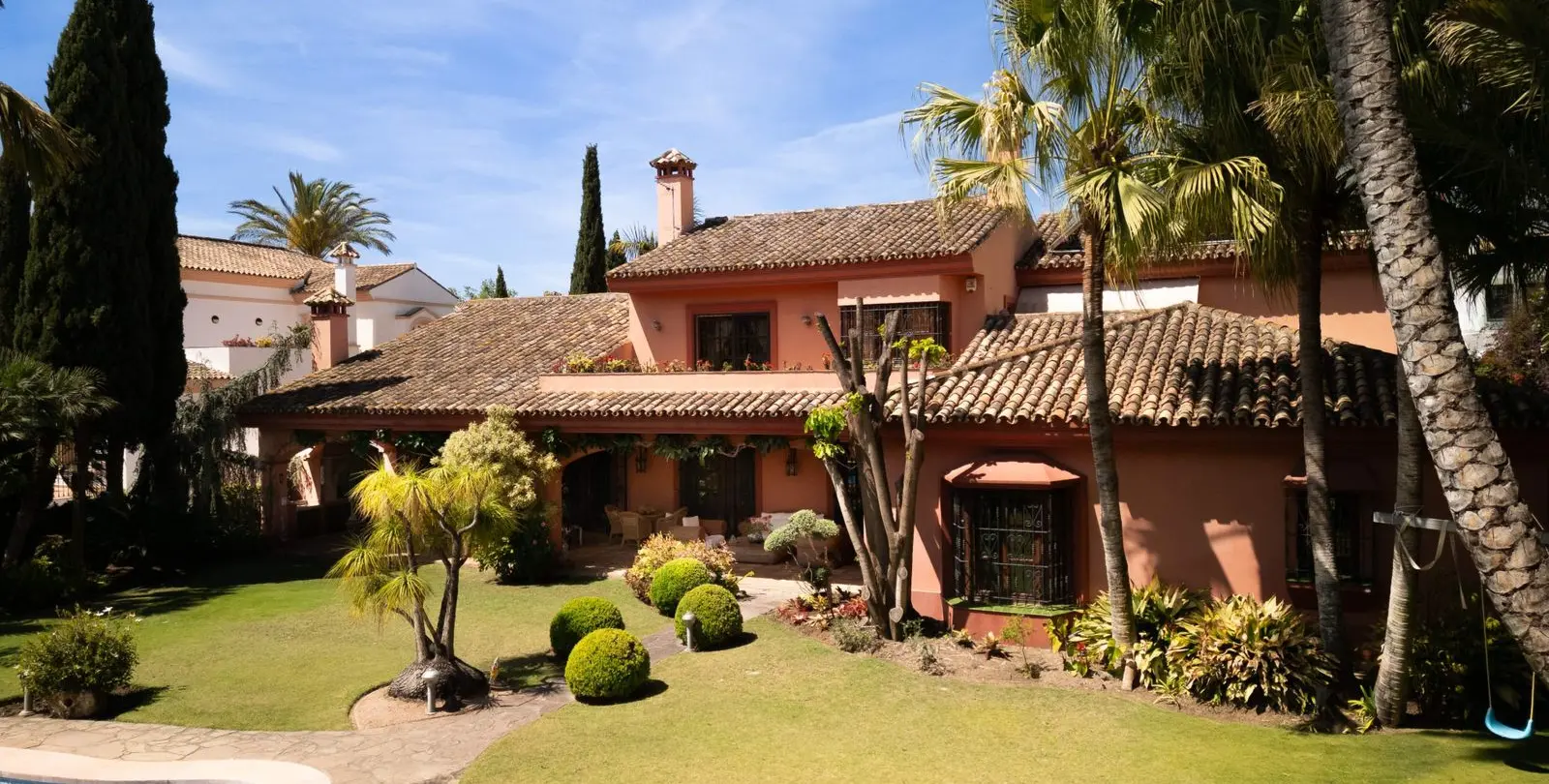 Sale of detached villa in Guadalmina Alta 37