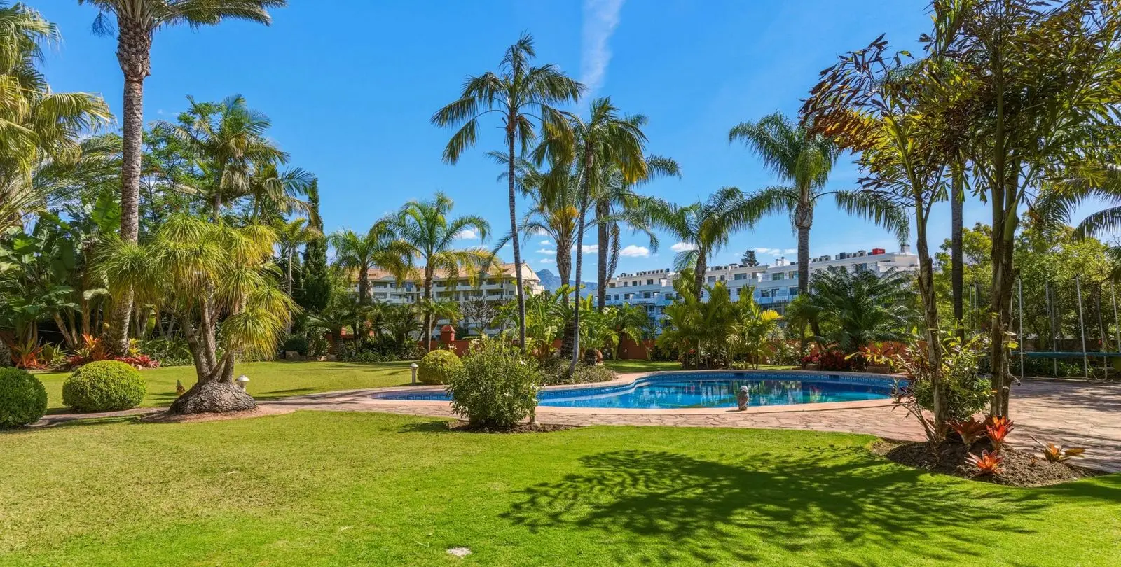 Sale of detached villa in Guadalmina Alta 38