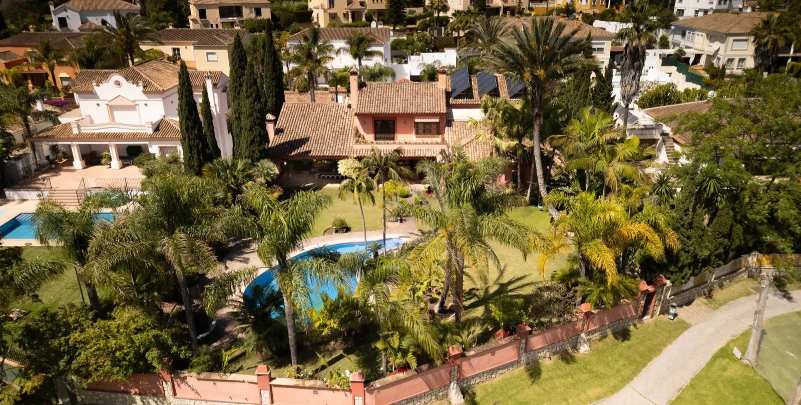 Sale of detached villa in Guadalmina Alta 41