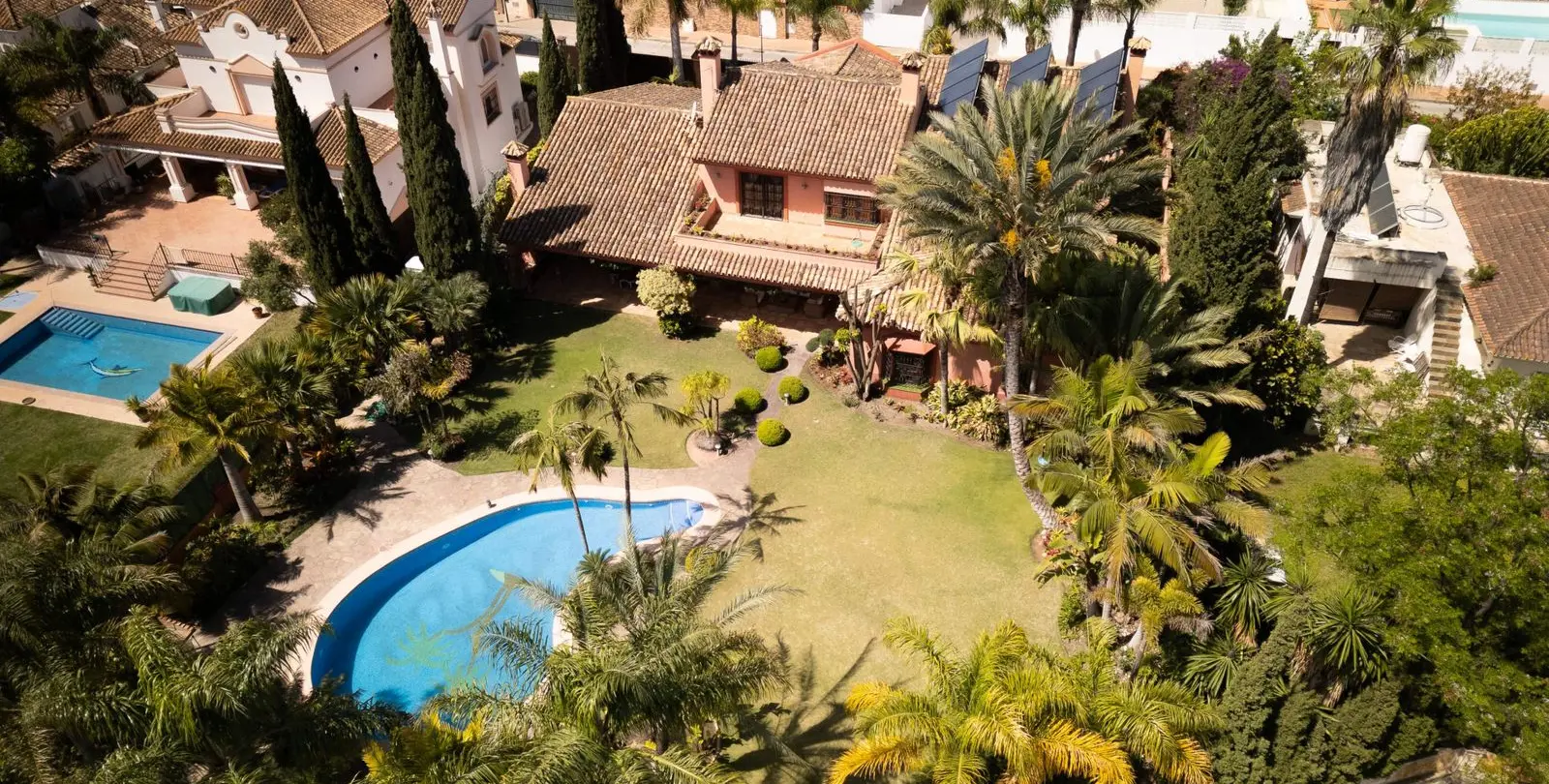 Sale of detached villa in Guadalmina Alta 42