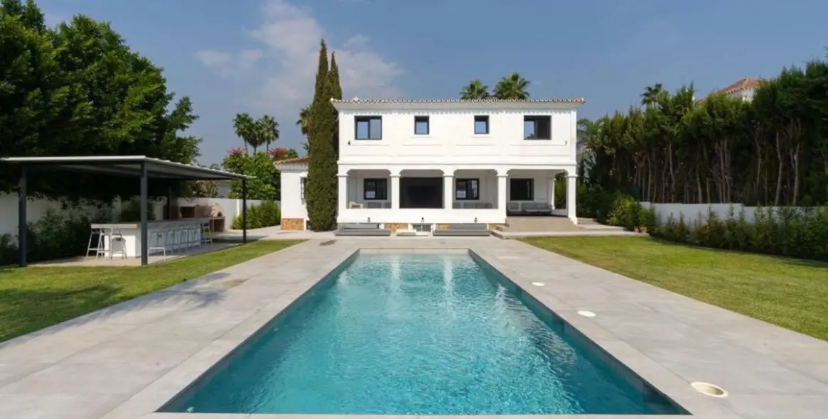Sale of detached villa in Marbella 1