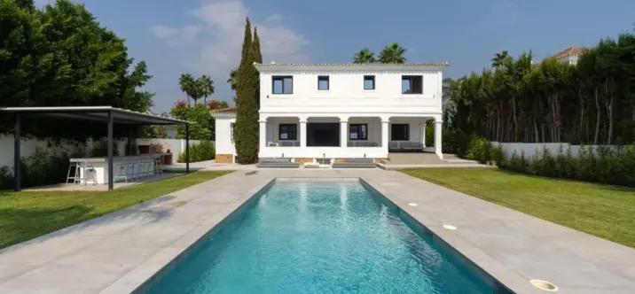 Sale of detached villa in Marbella 0