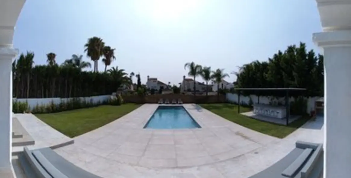 Sale of detached villa in Marbella 2