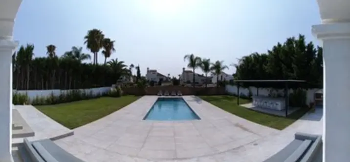 Sale of detached villa in Marbella 1
