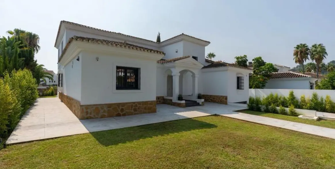 Sale of detached villa in Marbella 16