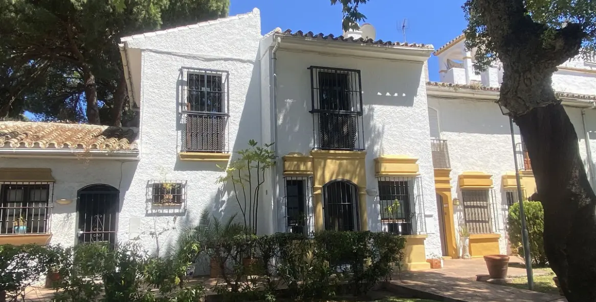 Alquiler a corto plazo de adosado en Elviria 11