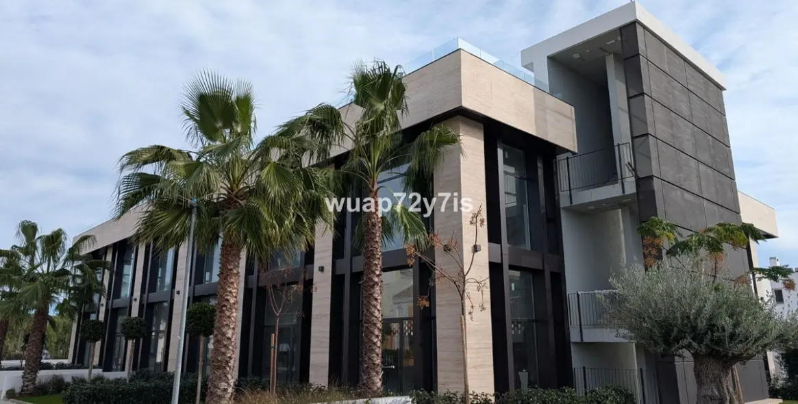 Long-term rent of commercial premises in Nueva Andalucía 45