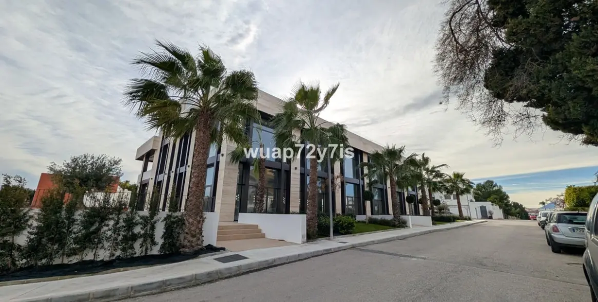 Long-term rent of commercial premises in Nueva Andalucía 61