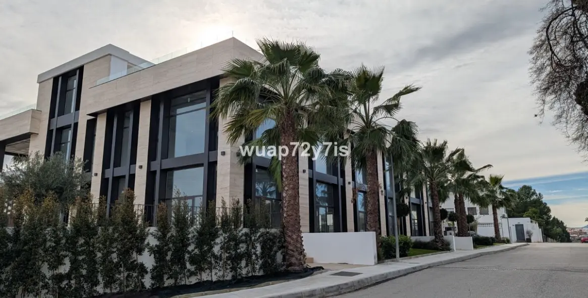Long-term rent of commercial premises in Nueva Andalucía 100
