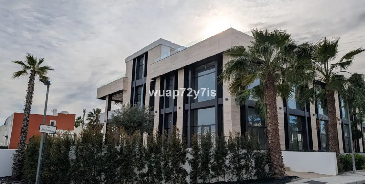 Long-term rent of commercial premises in Nueva Andalucía 120