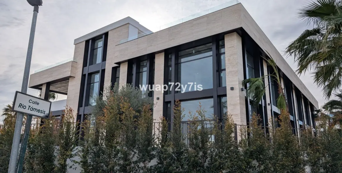 Long-term rent of commercial premises in Nueva Andalucía 143