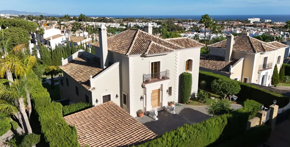 Long-term rent of detached villa in El Paraiso 1