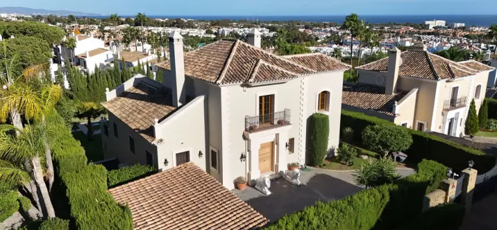 Long-term rent of detached villa in El Paraiso 0