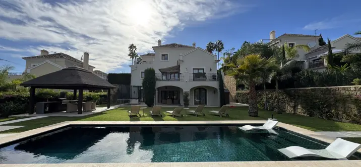 Long-term rent of detached villa in El Paraiso 2