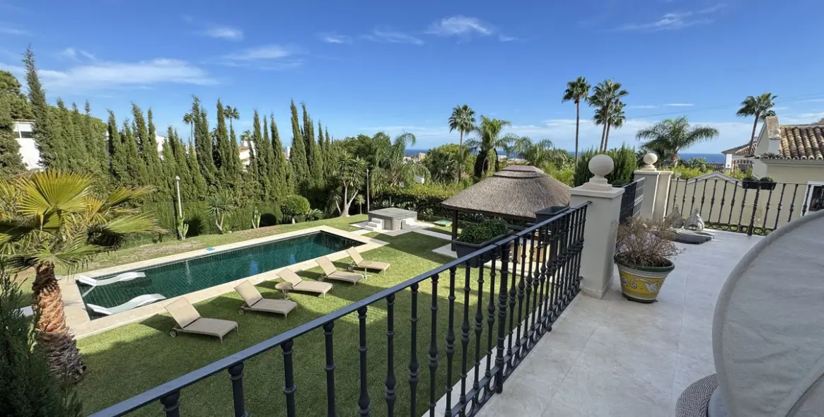 Long-term rent of detached villa in El Paraiso 7