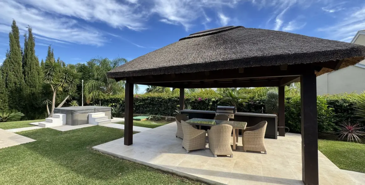 Long-term rent of detached villa in El Paraiso 9