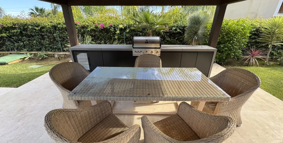 Long-term rent of detached villa in El Paraiso 17