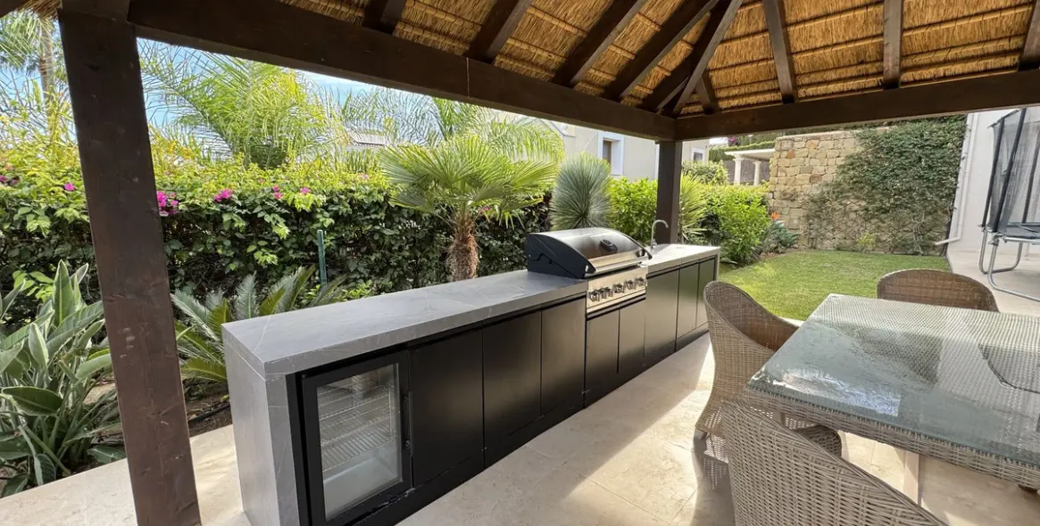 Long-term rent of detached villa in El Paraiso 19