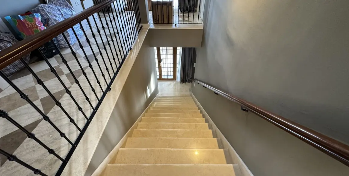 Long-term rent of detached villa in El Paraiso 22