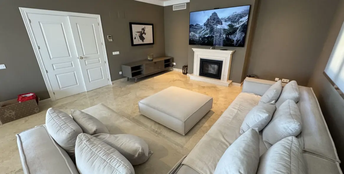 Long-term rent of detached villa in El Paraiso 23