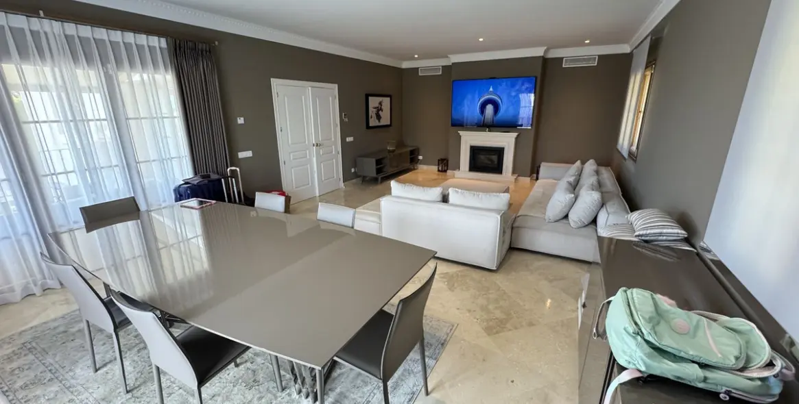 Long-term rent of detached villa in El Paraiso 26