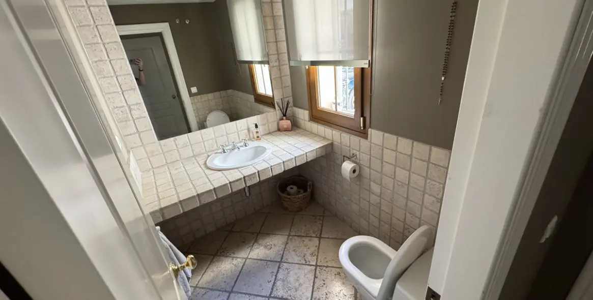 Long-term rent of detached villa in El Paraiso 28