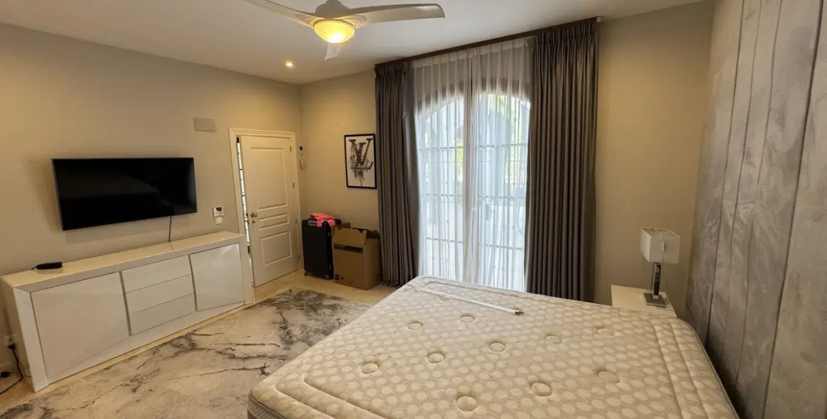 Long-term rent of detached villa in El Paraiso 34