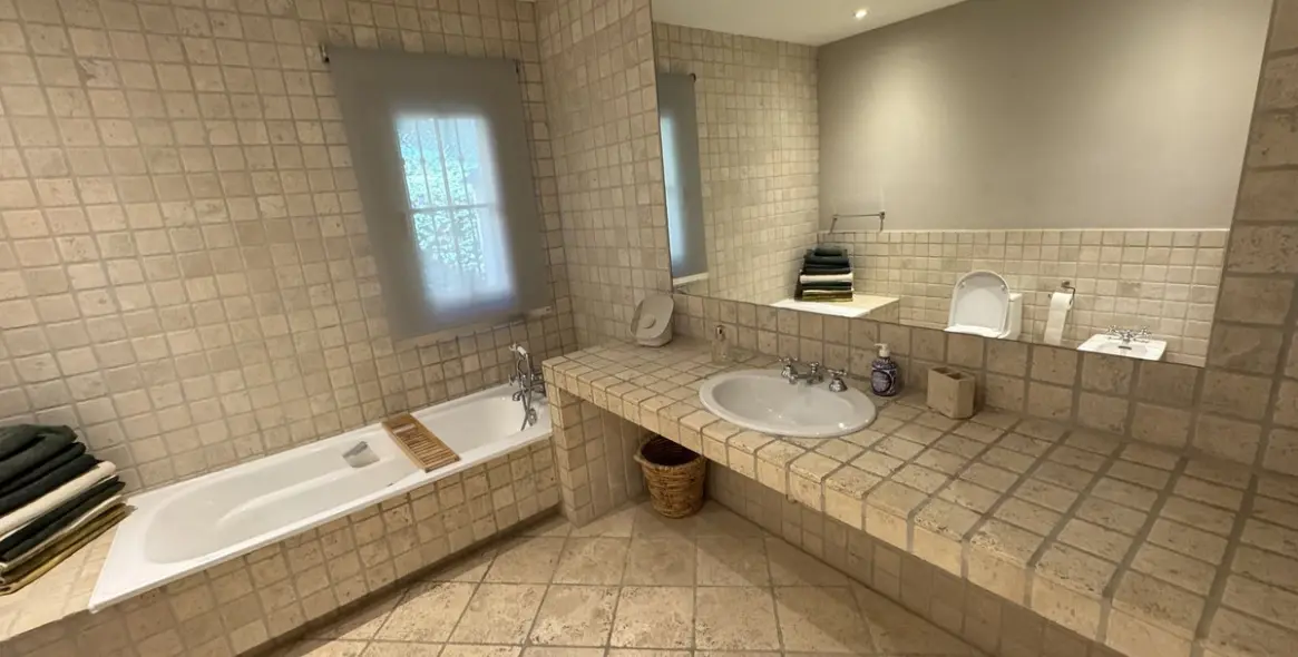 Long-term rent of detached villa in El Paraiso 39