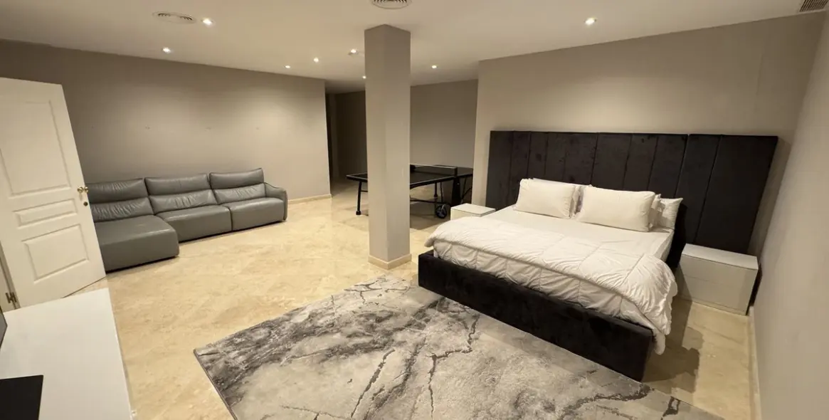 Long-term rent of detached villa in El Paraiso 46