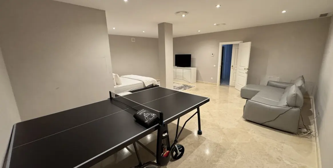 Long-term rent of detached villa in El Paraiso 51