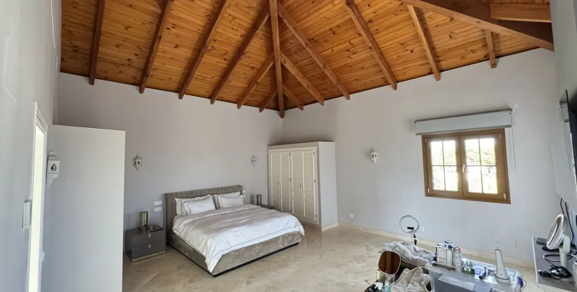 Long-term rent of detached villa in El Paraiso 56