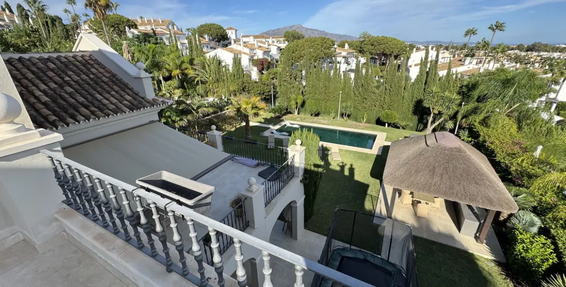 Long-term rent of detached villa in El Paraiso 64