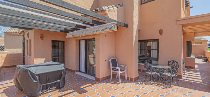 Long-term rent of penthouse in Hacienda del Sol 2