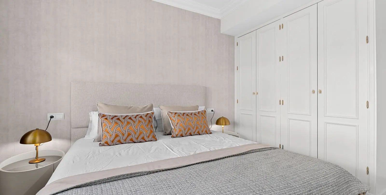 Venta de apartamento en planta media en Nueva Andalucía 14