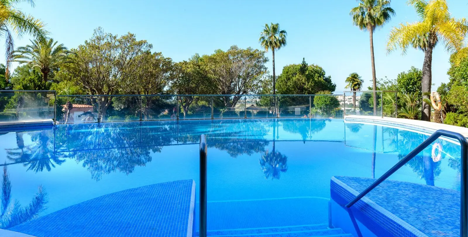 Venta de apartamento en planta media en Nueva Andalucía 15