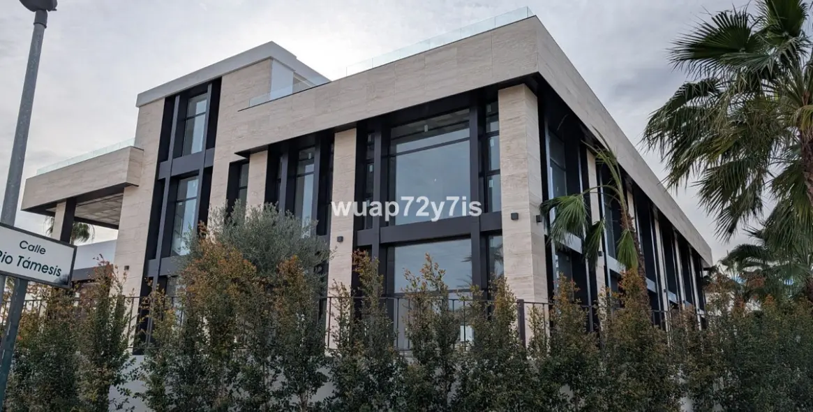 Long-term rent of commercial premises in Nueva Andalucía 75